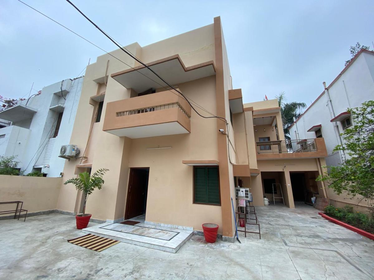 Auberge de jeunesse Backpackers Den à Lucknow Extérieur photo